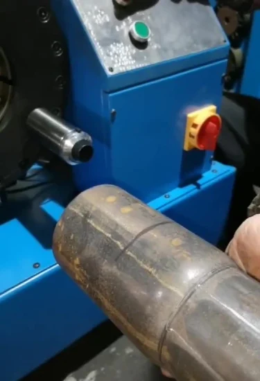 Machine de rétrécissement de tuyaux en acier pour tuyaux en acier de différentes tailles